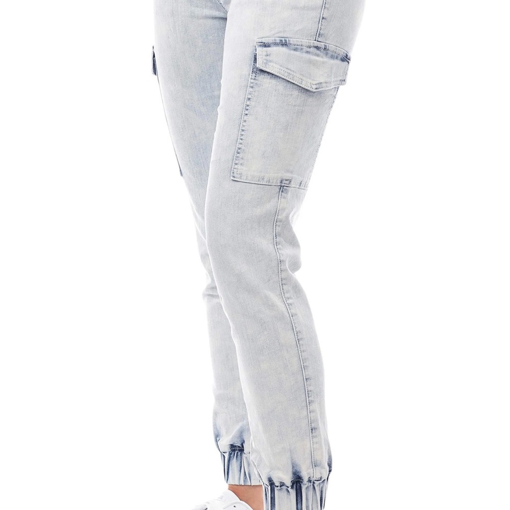 CARGO MID-RISE DENIM JOGGER W/ DRAWSTRING